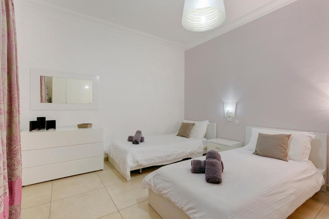 Luxury Apt With Side Seaviews And Pool, Best Location Слима Екстериор снимка