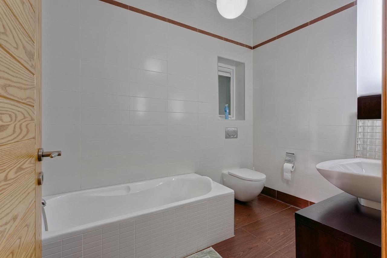 Luxury Apt With Side Seaviews And Pool, Best Location Слима Екстериор снимка