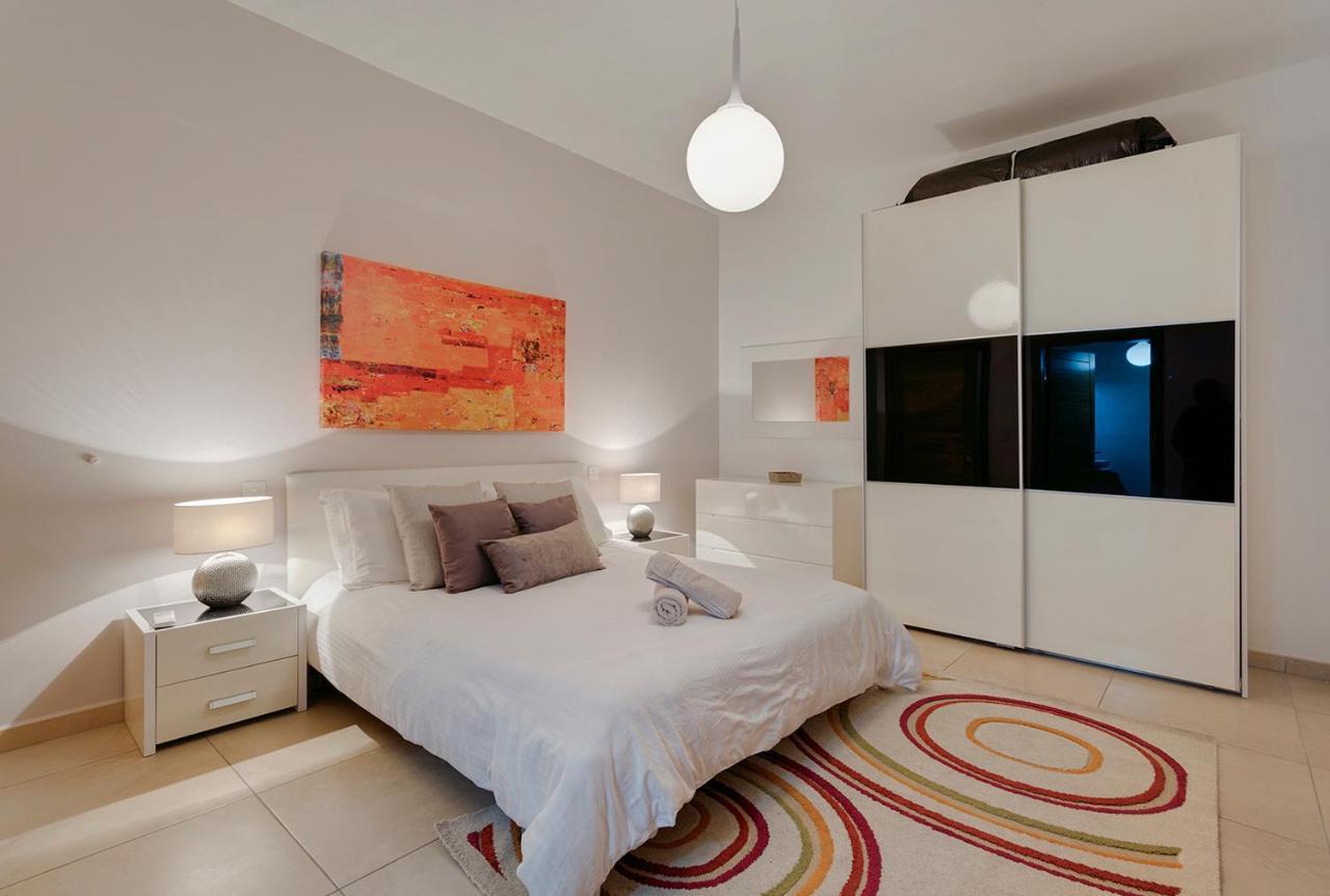 Luxury Apt With Side Seaviews And Pool, Best Location Слима Екстериор снимка