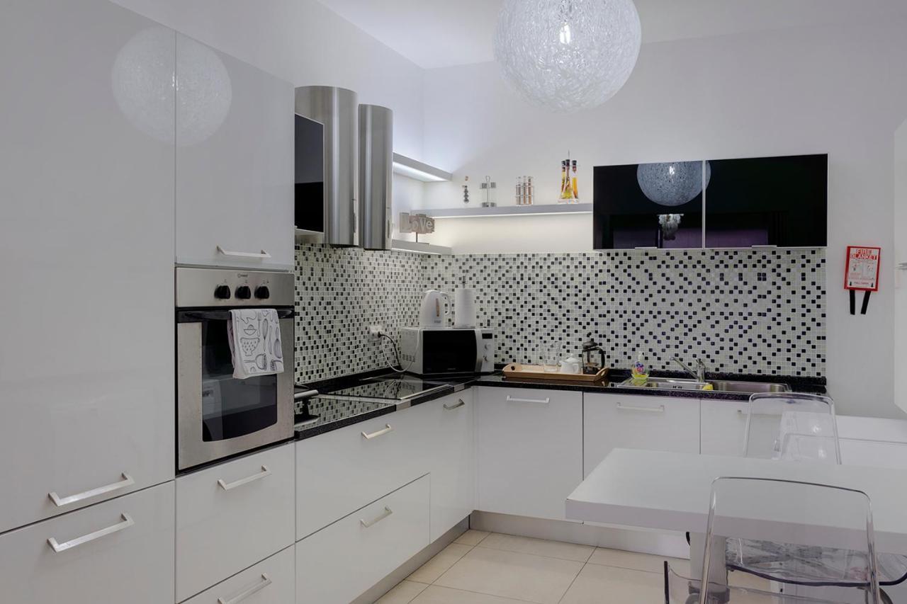 Luxury Apt With Side Seaviews And Pool, Best Location Слима Екстериор снимка